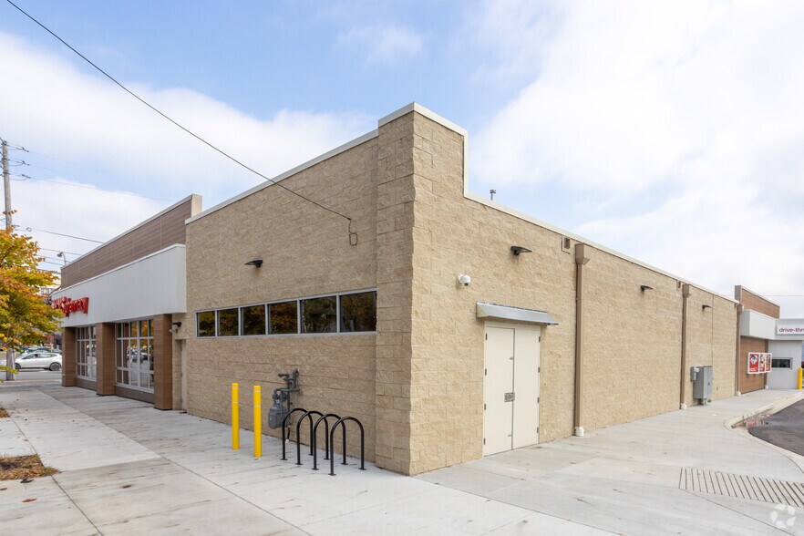 More Photos Of 400 E Broadway, Louisville Drugstore For Sale