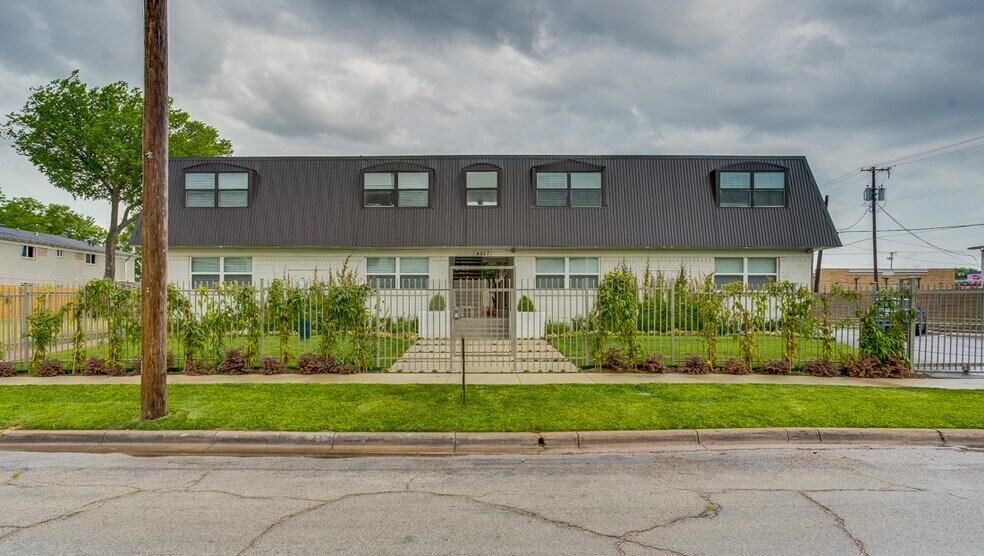 More Photos Of 4927 San Jacinto St, Dallas Apartments For Sale