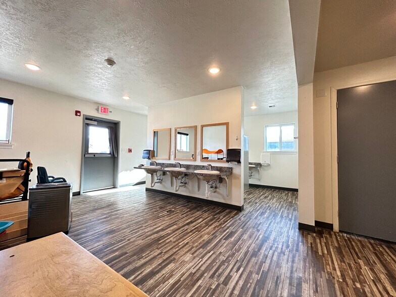 More Photos Of 1065 Tefft St, Corvallis Office For Lease