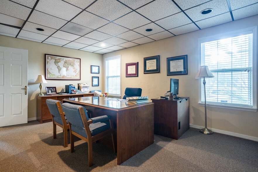 More Photos Of 1013 SW 2nd Ave, Gainesville Office For Sale