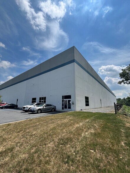 More Photos Of 450 E Moorestown Rd, Wind Gap Distribution For Lease