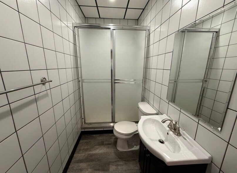 More Photos Of 103 Leonard St S, West Salem Freestanding For Lease