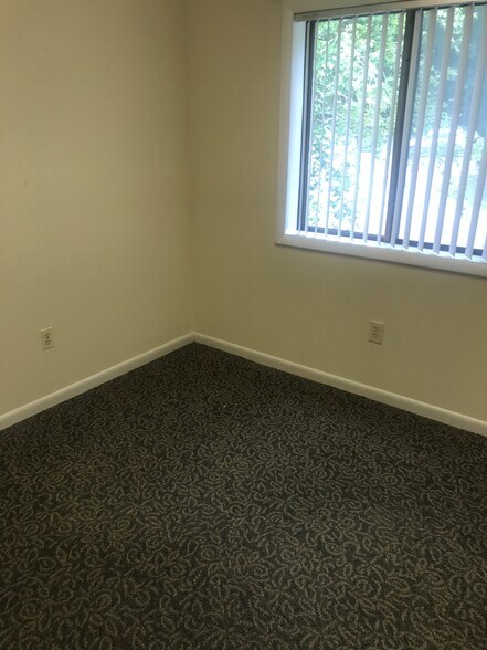More Photos Of 7 Pinewoods Rd, Hyde Park Medical For Lease