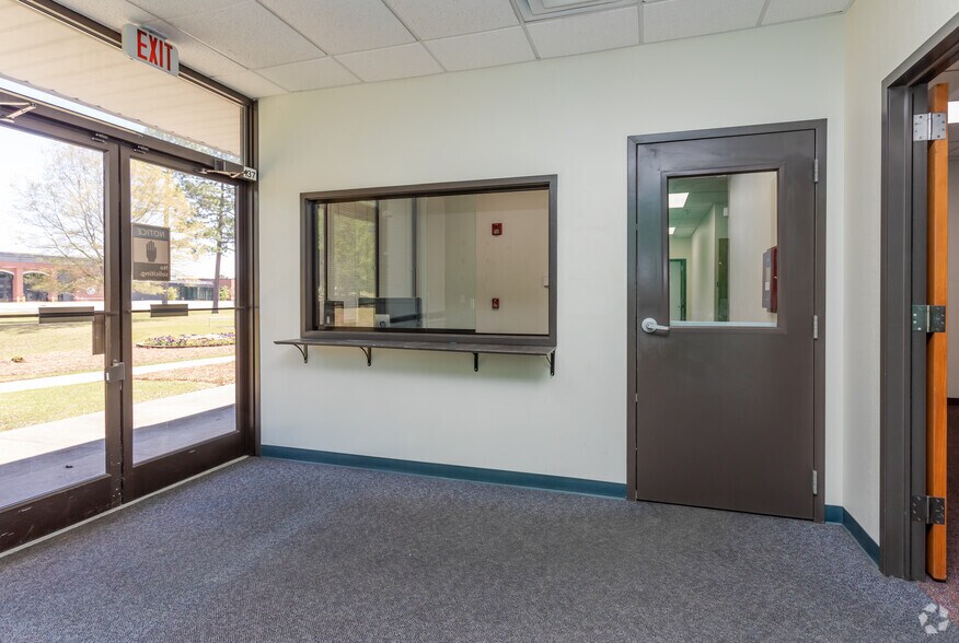 More Photos Of 4800 Corporation Dr, Fayetteville Distribution For Lease