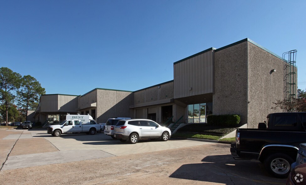 More Photos Of 455-465 W 38th St, Houston Warehouse For Lease