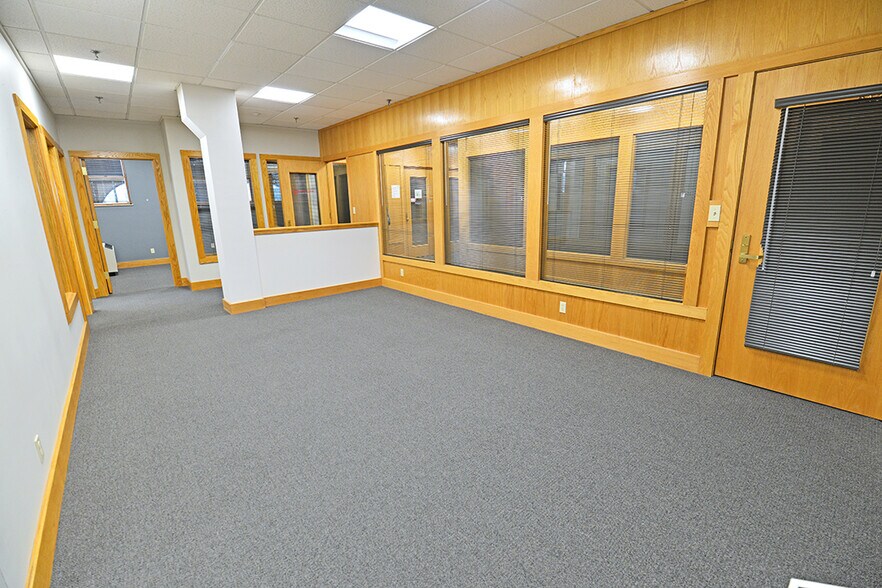 More Photos Of 101 W Kirkwood Ave, Bloomington Unknown For Lease