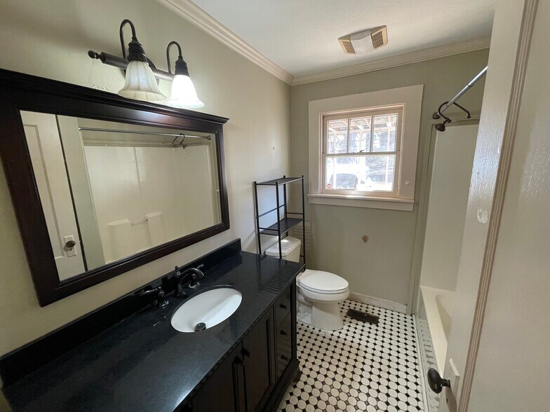 More Photos Of 1015 Canton St, Roswell General Retail For Sale