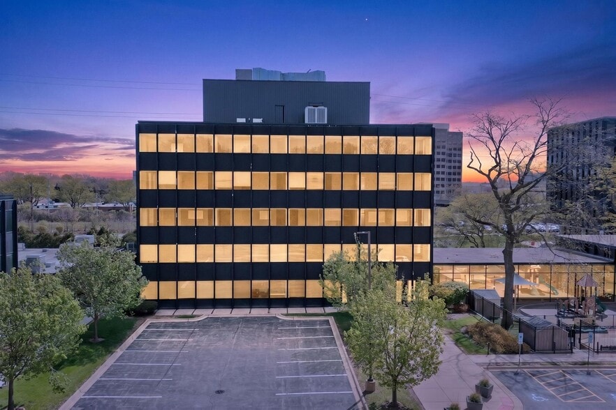 Primary Photo Of 9933 Woods Dr, Skokie Office For Lease