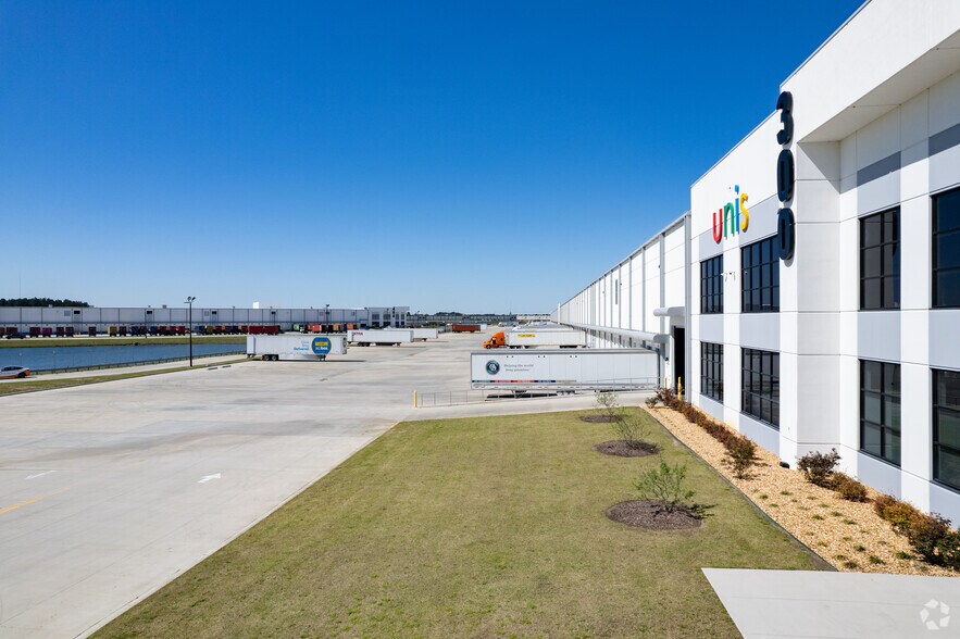 More Photos Of 300 Seabrook Pky, Pooler Warehouse For Lease