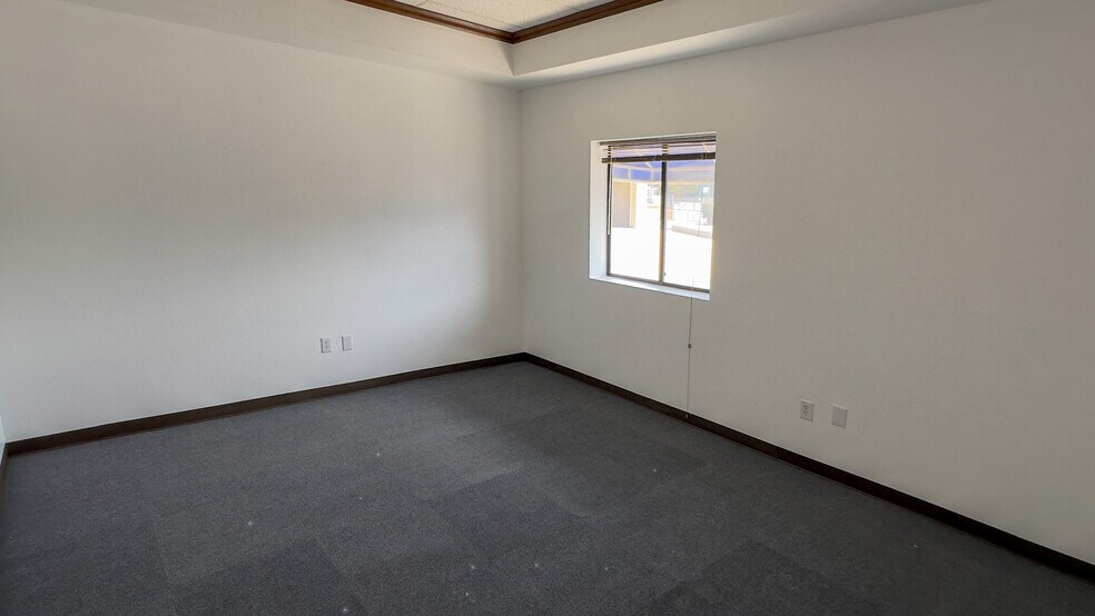 More Photos Of 801 Pendale Rd, El Paso Distribution For Sale