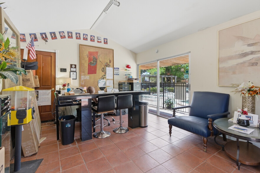 More Photos Of 320 N Federal Hwy, Lake Worth Hotel For Sale