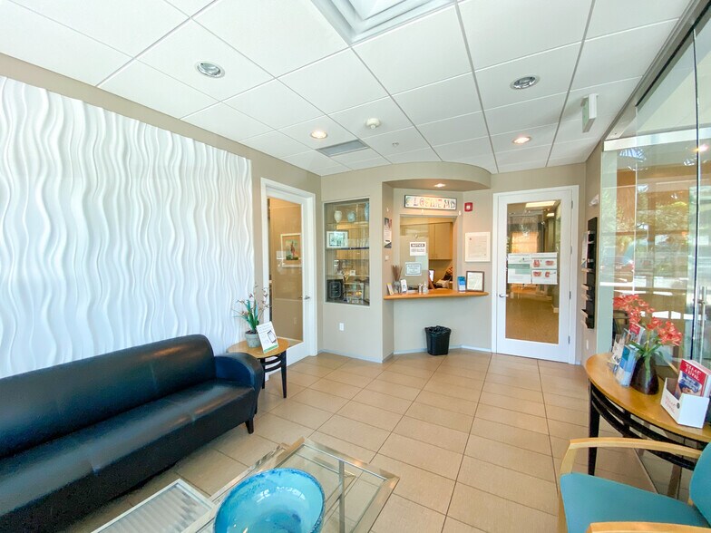 More Photos Of 2068 Hawthorne St, Sarasota Medical For Lease