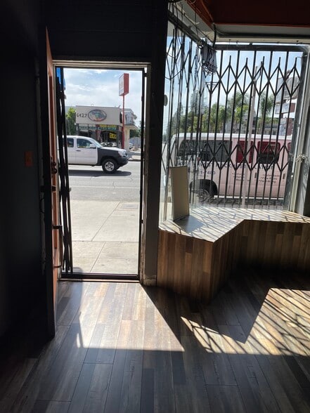 More Photos Of 6426 Lankershim Blvd, North Hollywood Storefront Retail Office For Lease