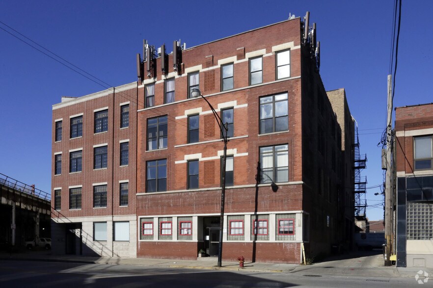 Primary Photo Of 660 W Grand Ave, Chicago Loft Creative Space For Lease