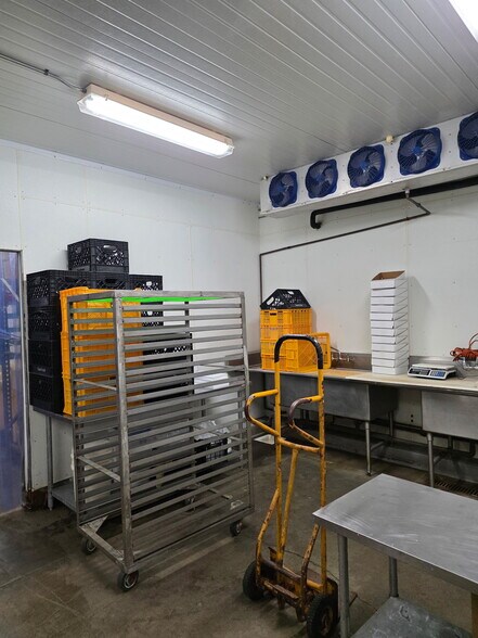 More Photos Of 534 Stanford, Los Angeles Warehouse For Sale