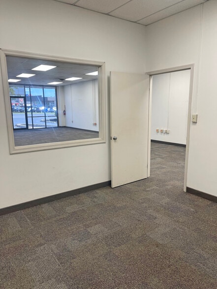 More Photos Of 102-122 Railway Ln, Hagerstown General Retail For Lease