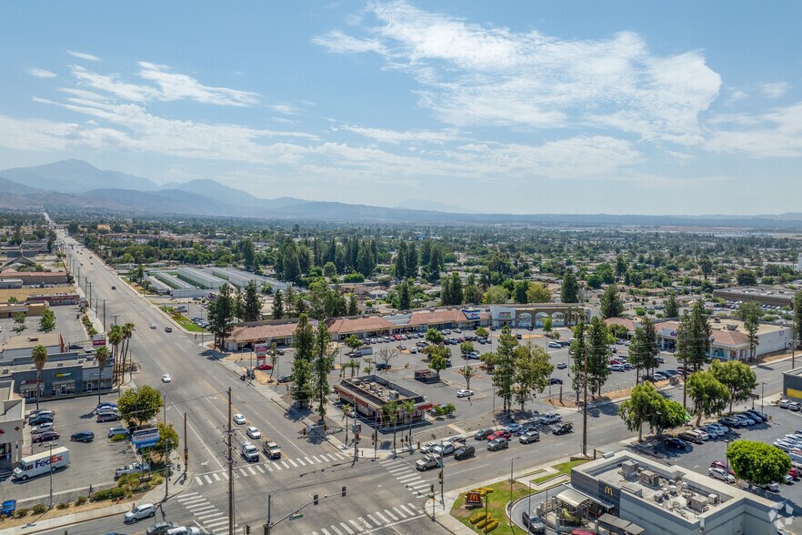More Photos Of 1605 E Highland Ave, San Bernardino Fast Food For Sale