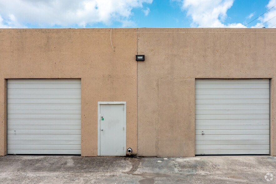 More Photos Of 833-899 Isom Rd, San Antonio Unknown For Lease