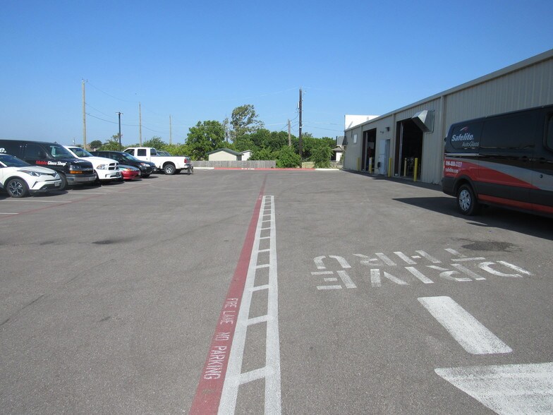 More Photos Of 2102 W Stan Schlueter Loop, Killeen Freestanding For Lease