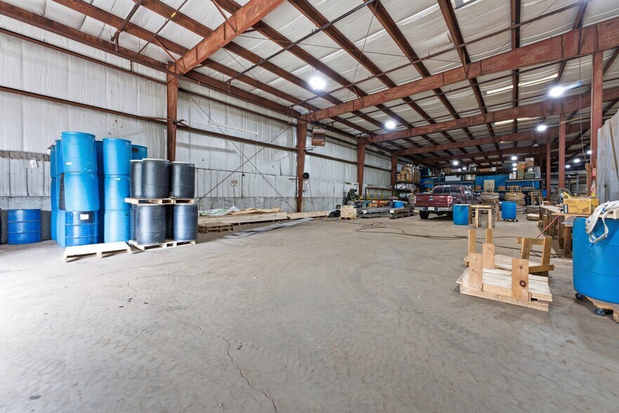 More Photos Of 7 First St, Palmer Warehouse For Lease