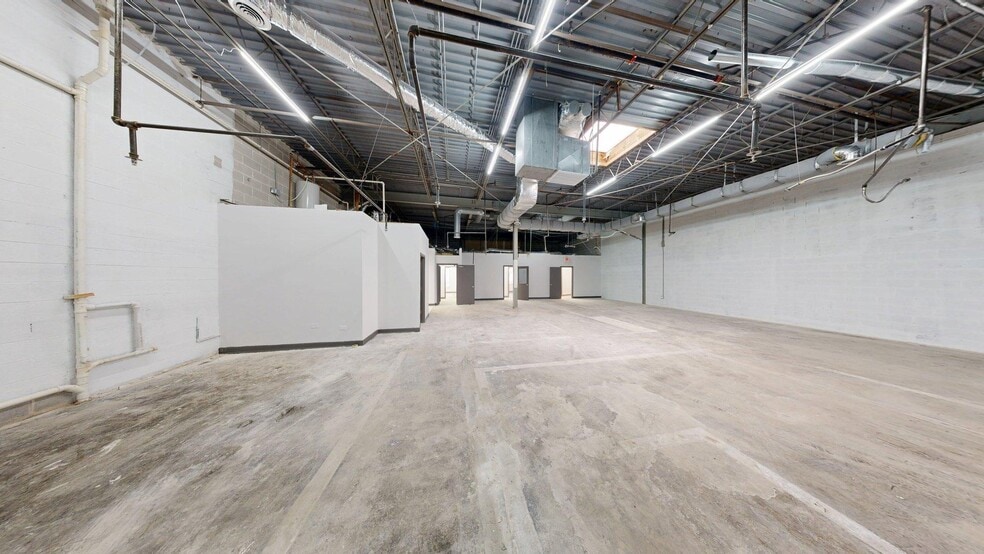 More Photos Of 271-285 E Helen Rd, Palatine Light Distribution For Sale