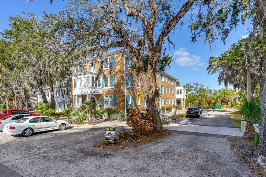More Photos Of 124 Live Oak Ave, Daytona Beach Apartments For Sale