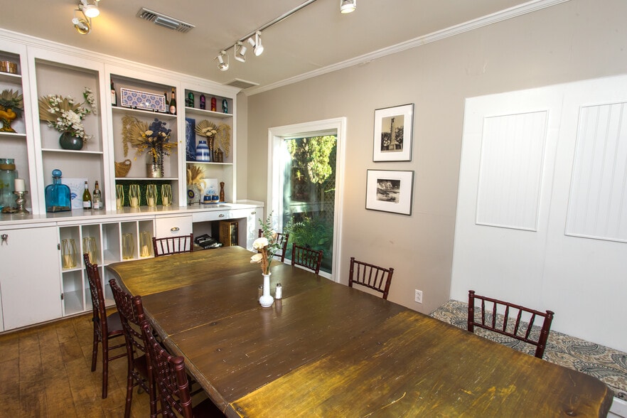 More Photos Of 555 Scenic Hwy, Pensacola Restaurant For Lease