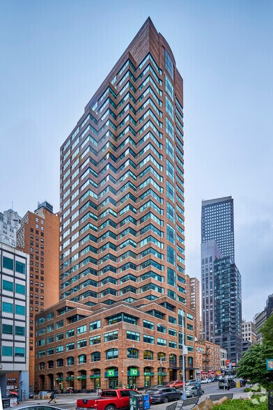 More Photos Of 40 Fulton St, New York Office For Lease