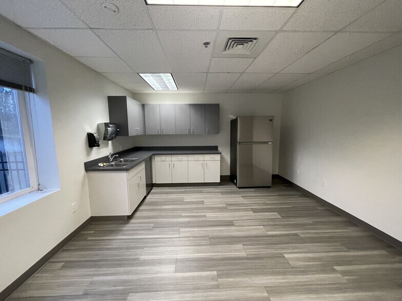 More Photos Of 2850-2860 Broadway St NE, Salem Medical For Lease