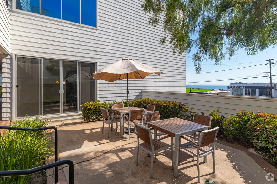More Photos Of 2200 Pacific Coast Hwy, Hermosa Beach Office For Sale