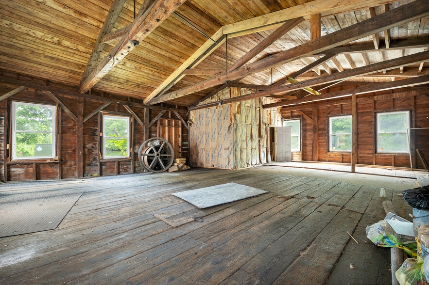 More Photos Of 22 Main St, Ashland Warehouse For Sale