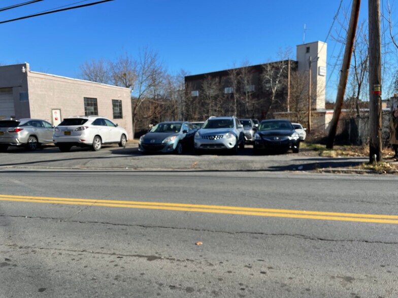 More Photos Of 375-379 North St, Middletown Auto Repair For Sale