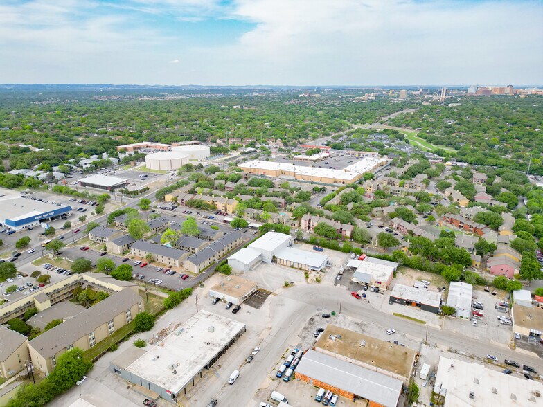 More Photos Of 5423 Jackwood Dr, San Antonio Warehouse For Lease