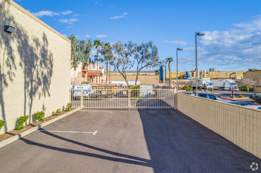More Photos Of 206 W Julie Dr, Tempe Warehouse For Sale