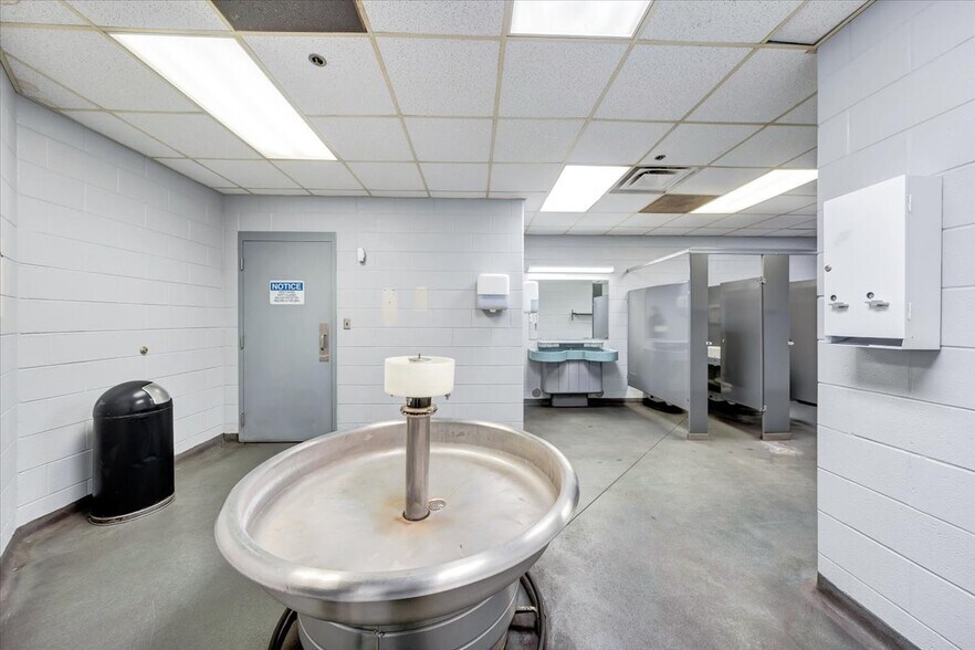 More Photos Of 17921 Main St, Buchanan Manufacturing For Sale