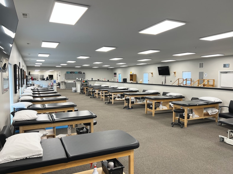 More Photos Of 613 W Lincoln Rd, Kokomo Medical For Sale