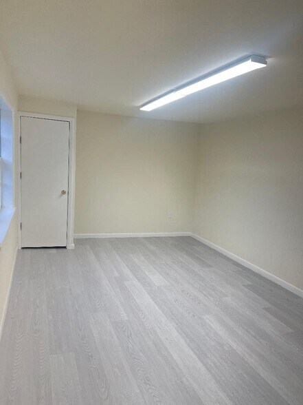 More Photos Of 708 Willow St, Southampton Office For Lease
