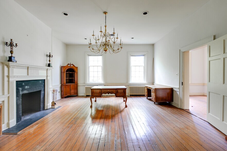 More Photos Of 100 E Main St, Richmond Office For Sale