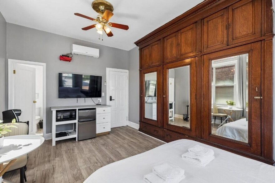 More Photos Of 1611 S Broad St, Philadelphia Specialty For Sale