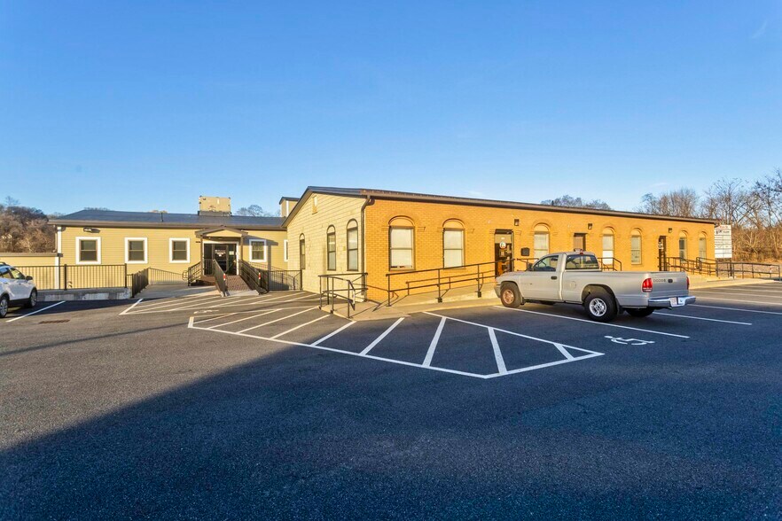 More Photos Of 55 Main St, Chicopee Storefront Retail Office For Lease