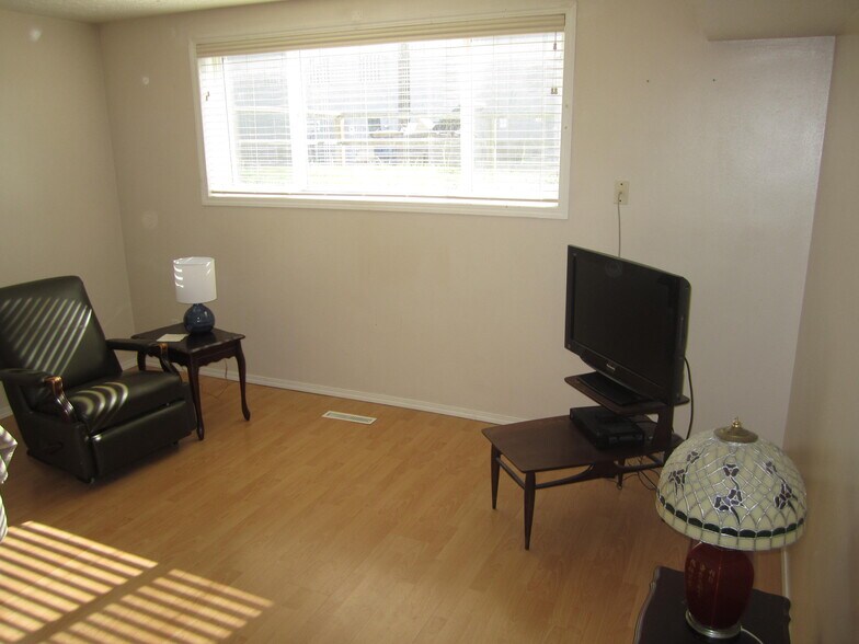 More Photos Of 13011 83rd St NW, Edmonton Apartments For Sale