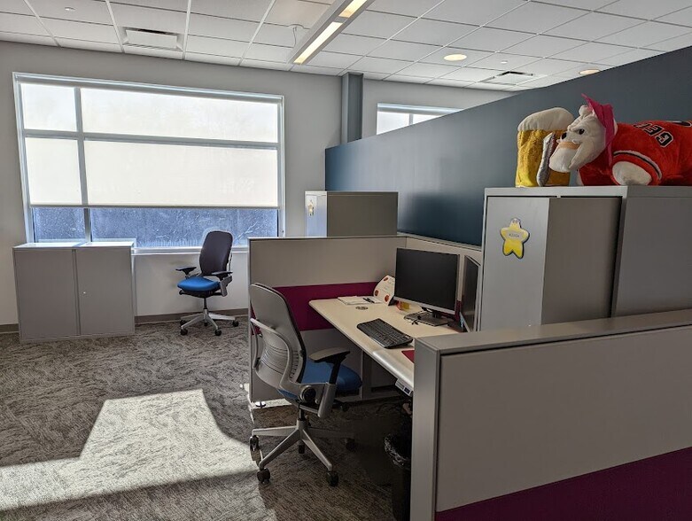 More Photos Of 34 Schroeder Ct, Madison Office For Lease