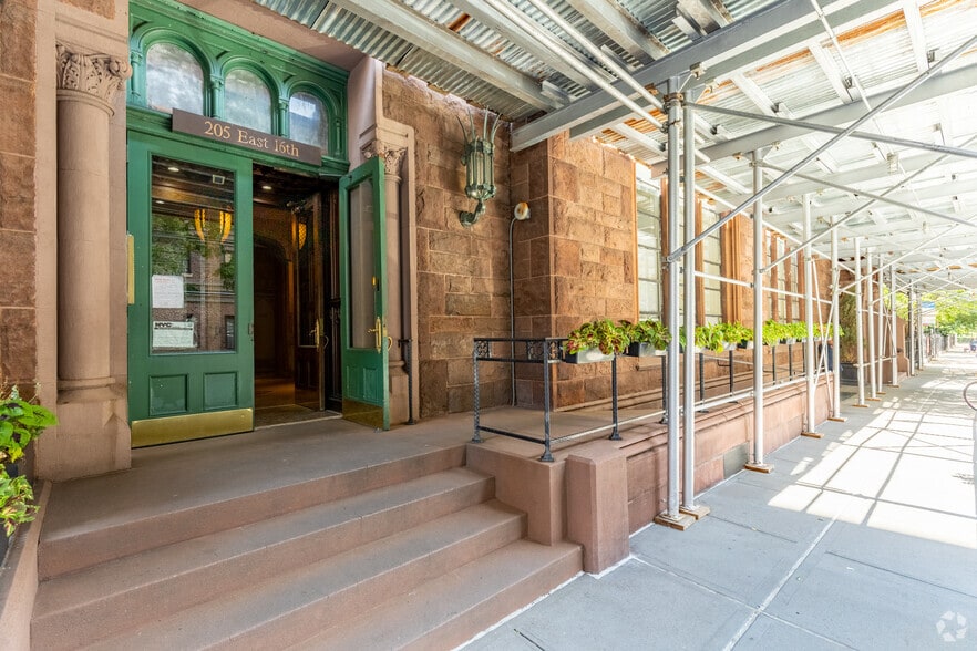 More Photos Of 205 E 16th St, New York Apartments For Lease