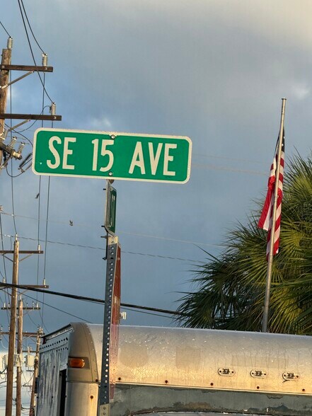 More Photos Of 921 SE 15th Ave, Cape Coral Industrial For Sale
