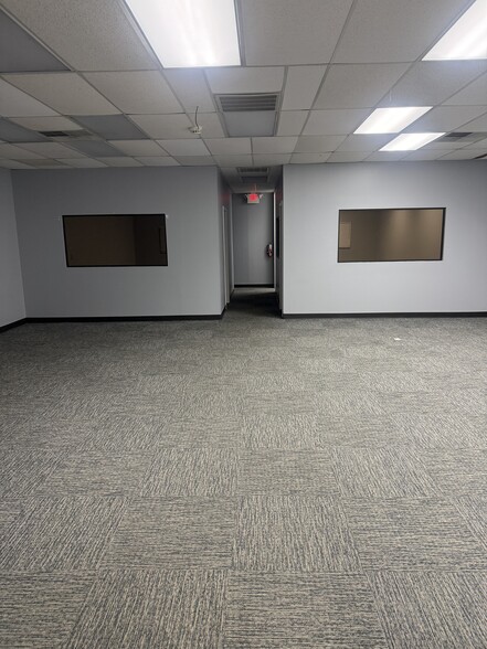 More Photos Of 300 S Rodney Parham Rd, Little Rock General Retail For Lease