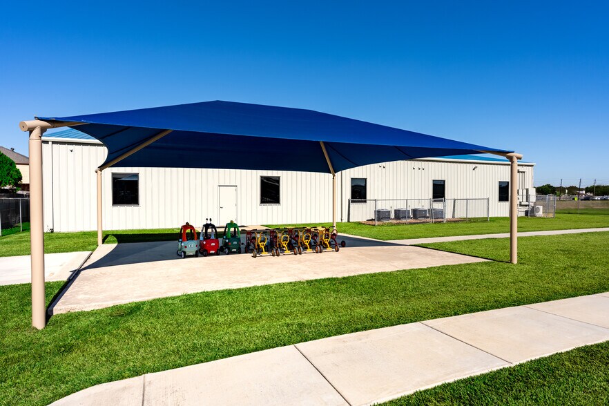 More Photos Of 13511 Florence Rd, Sugar Land Daycare Center For Lease