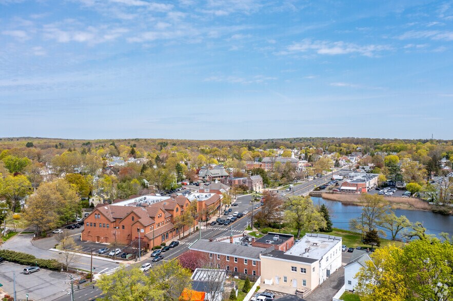 More Photos Of 120-150 E Putnam Ave, Cos Cob Office For Lease