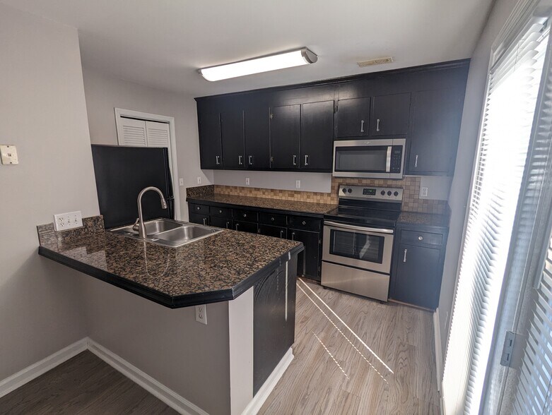 More Photos Of 600-650 S Main St, Mooresville Apartments For Sale