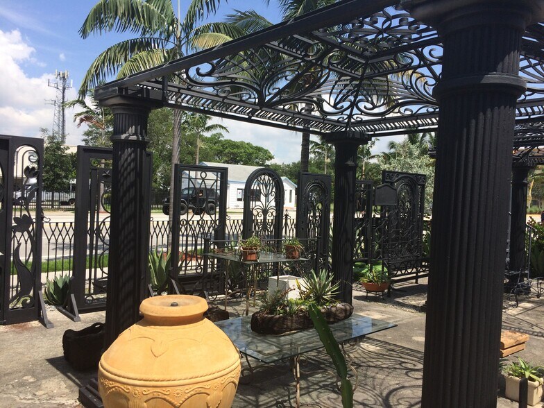 More Photos Of 102 N Federal Hwy, Dania Restaurant For Lease