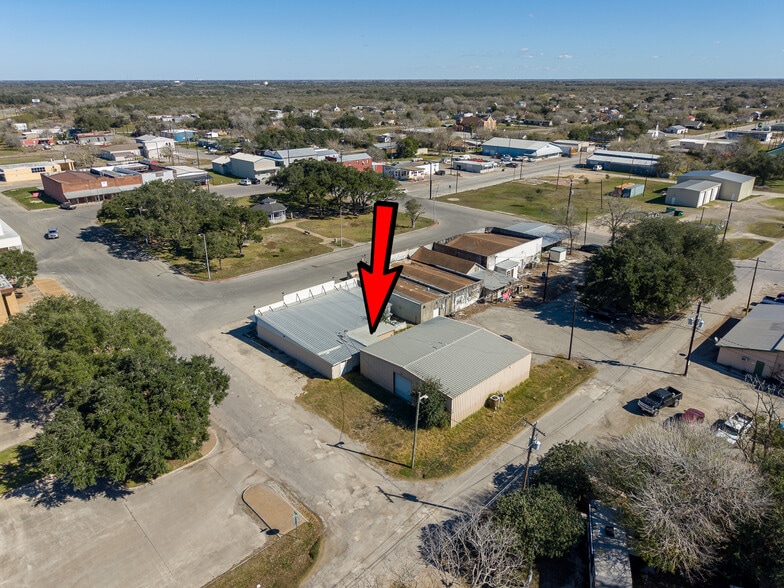 More Photos Of 102 & 106 Wood ave, Woodsboro Storefront For Sale